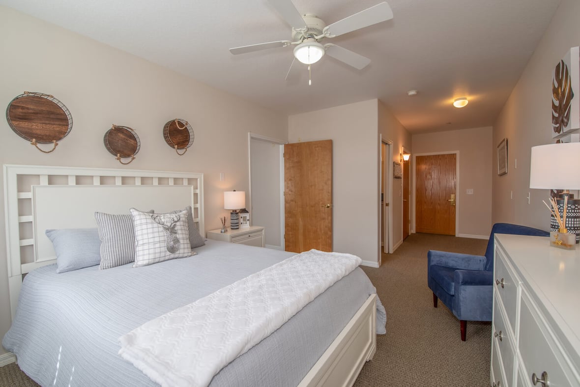 Barrington Terrace of Naples assisted living bedroom
