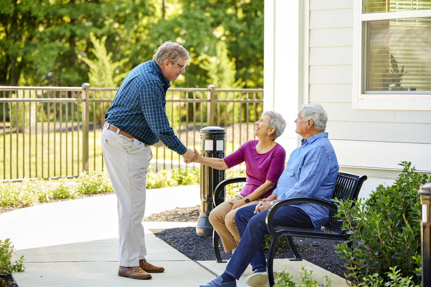 TheArborCompany_EmployeeGreetingSeniorCouple