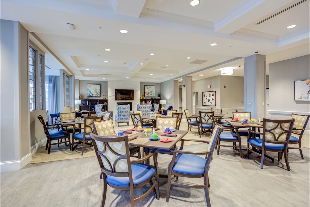 Arbor Terrace Glenview Dining 2