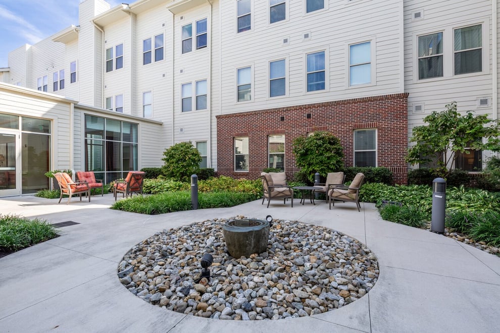 Arbor Terrace Prince William Commons-Courtyard